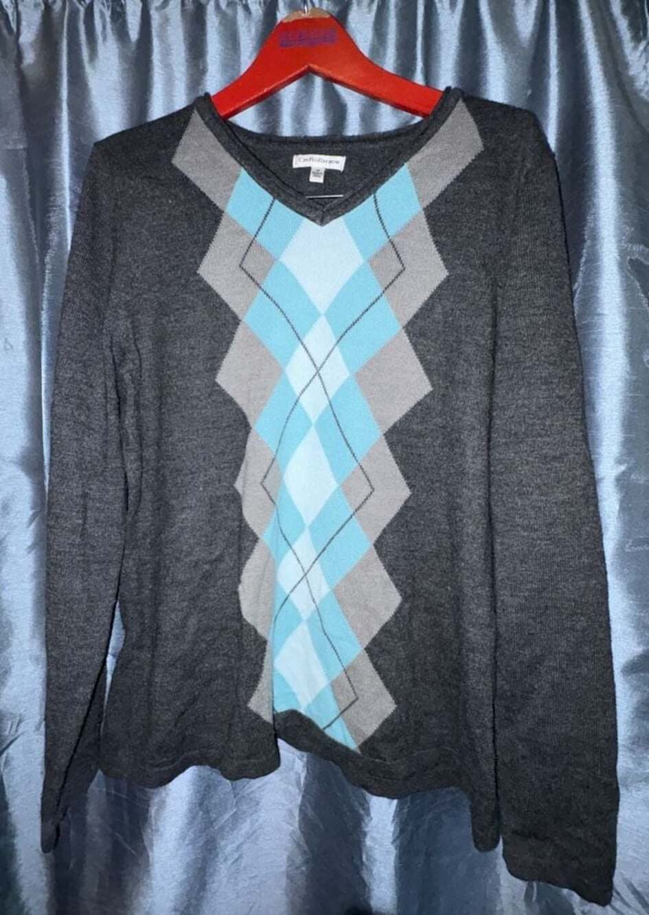 Croft & Barrow Women's Gray and Blue V-Neck Argyle Pattern Sweater Size Medium